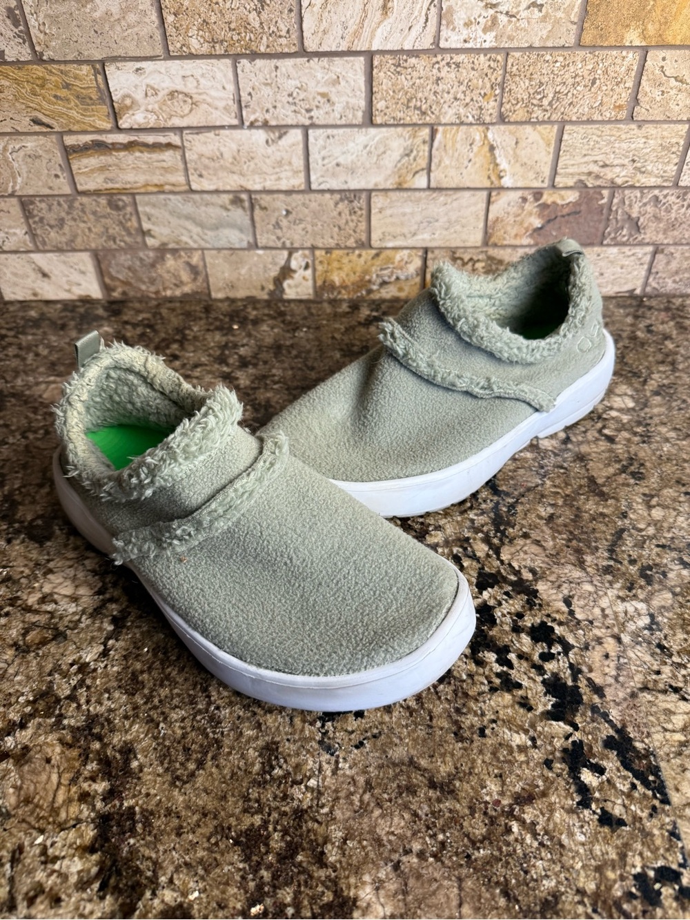 Oofos OOcoozie Low Shoe Sherpa Size 10.5 Hygge Style Recovery Mules.